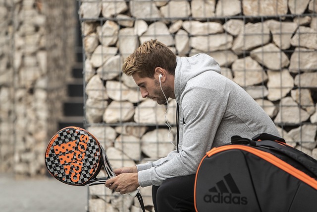 Qué llevar en la mochila de pádel Qué llevar en la mochila de pádel