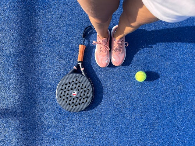 Cómo elegir zapatillas de pádel según tu tipo de pista Cómo elegir zapatillas de pádel según tu tipo de pista
