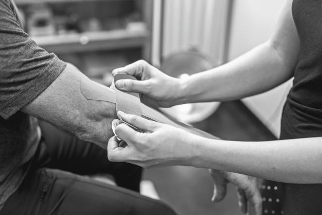 Dolor de codo en pádel: causas y prevención Dolor de codo en pádel: causas y prevención